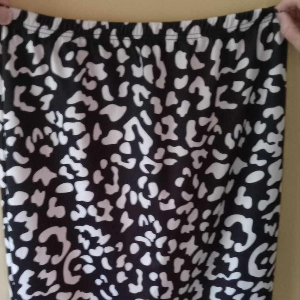 'NUGGLES printed black and white midi skirt, size XL